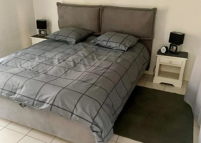 Agreable 2 Pieces Climatise Parking Gratuit *